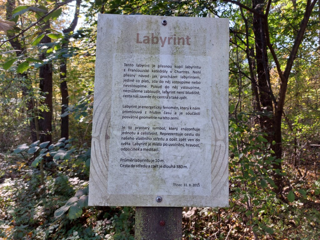Informační tabule u Labyrintu